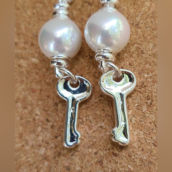 YA VES • Uno de50 Earrings - Picture 8 of 13